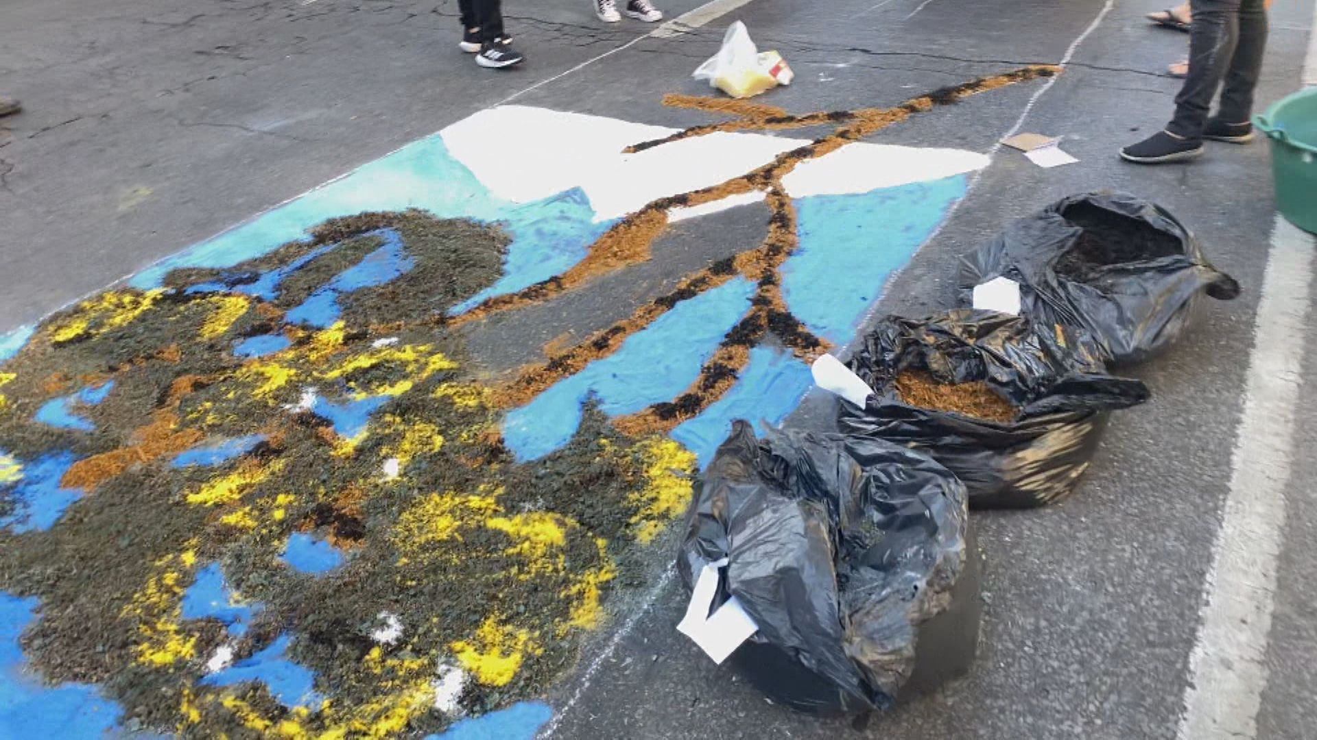 Fiéis confeccionam tapetes coloridos em Belo Horizonte para Corpus Christi