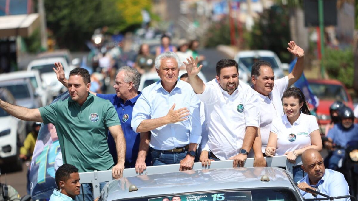 Ao lado de Caiado e Lucas do Vale, Wellington Carrijo percorre Rio Verde em mega carreata