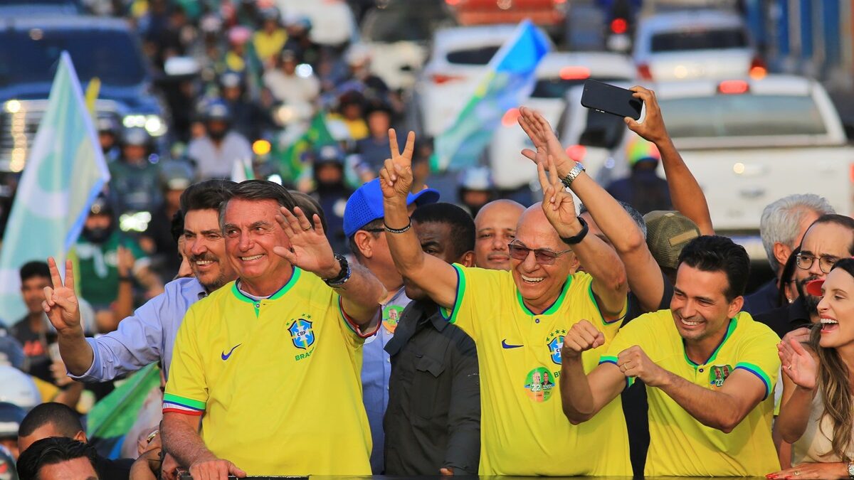 Bolsonaro projeta vitória de Alcides Ribeiro em Aparecida: “Espero voltar para abraçar o prefeito”