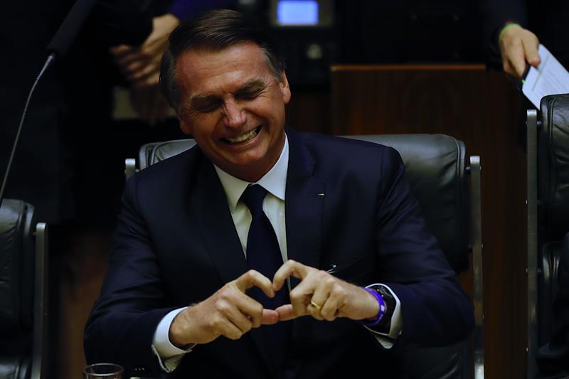 Bolsonaro sanciona lei que permite falta escolar por motivo religioso; todas as crenças serão beneficiadas