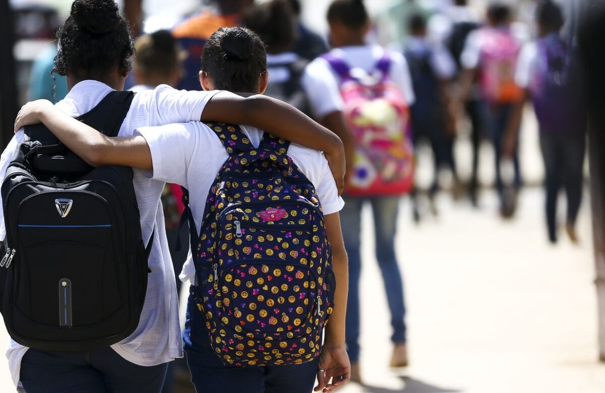 Brasil discute estratégias para melhorar educação para a adolescência