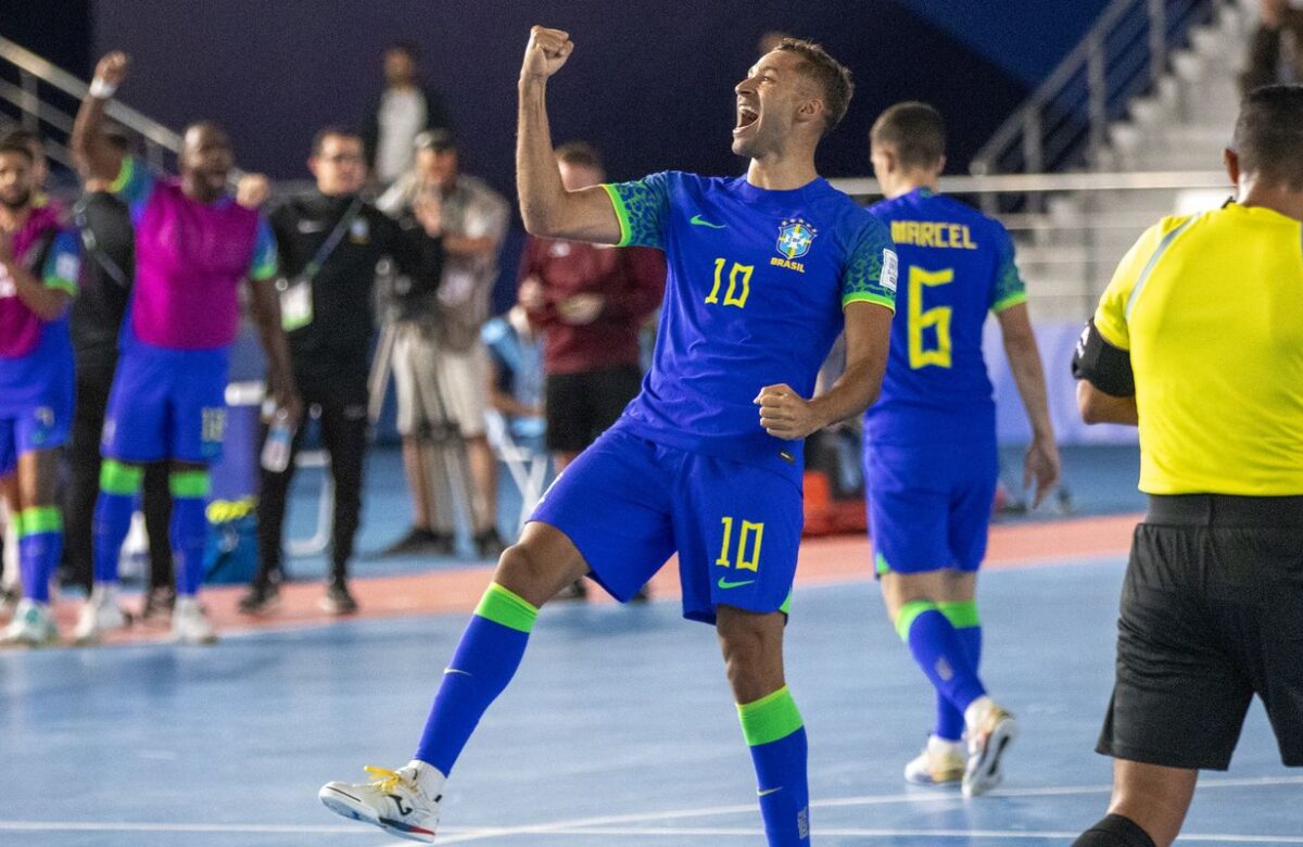 Brasil se classifica para oitavas da Copa do Mundo de futsal