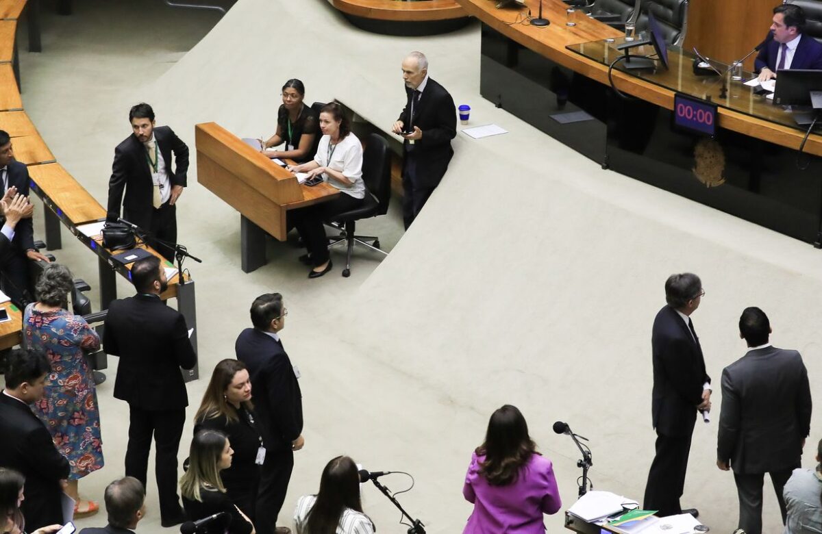 Câmara conclui votação da desoneração da folha de pagamento