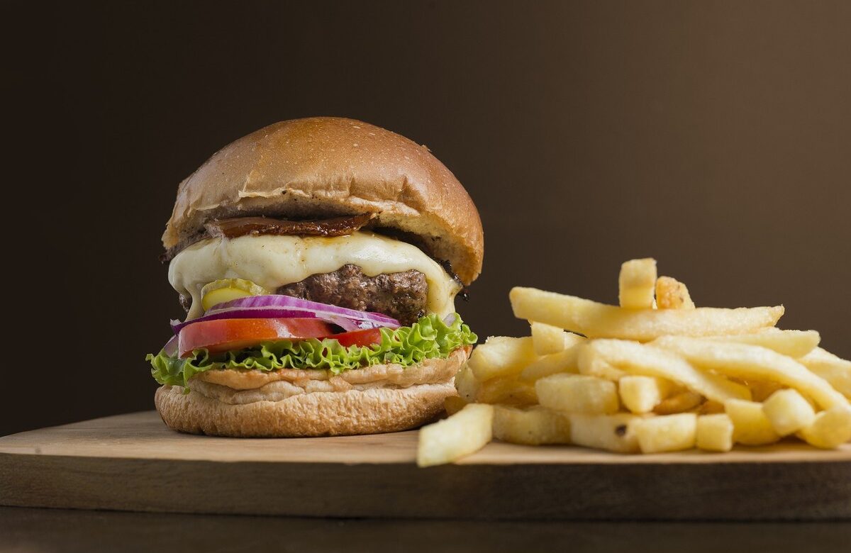 Comer é o melhor remédio, mas isso não inclui fast food | Blog Longevidade: modo de usar