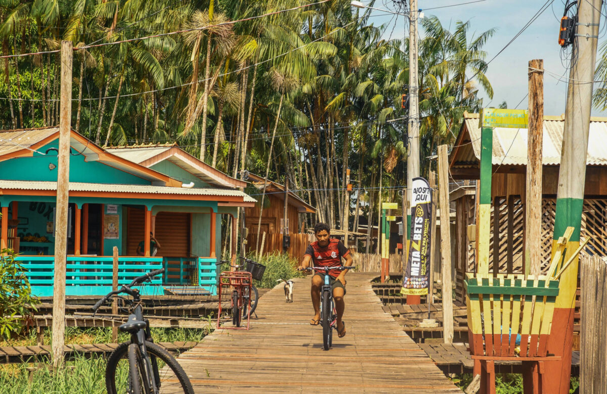 Conheça Afuá, cidade colorida e flutuante no Pará - 11/09/2024 - Turismo