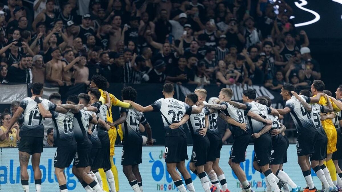 Corinthians confirma dívida de R$ 2 bi, mas revela 'superávit' nessa janela