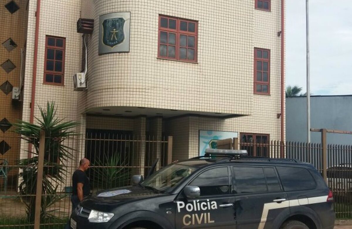 Dois jovens e um adolescente são detidos após roubo em mercantil e fuga em carro | Amapá