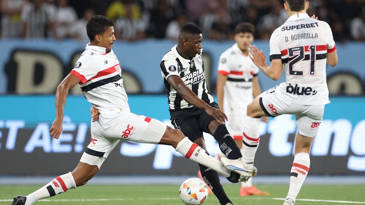 Em noite de chances perdidas, Botafogo e São Paulo ficam sem gols