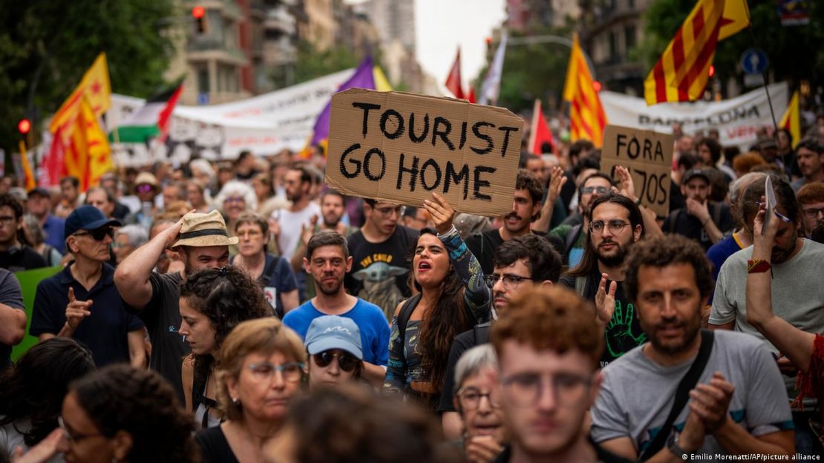 Europeus se rebelam contra o turismo de massa | Turismo e Viagem