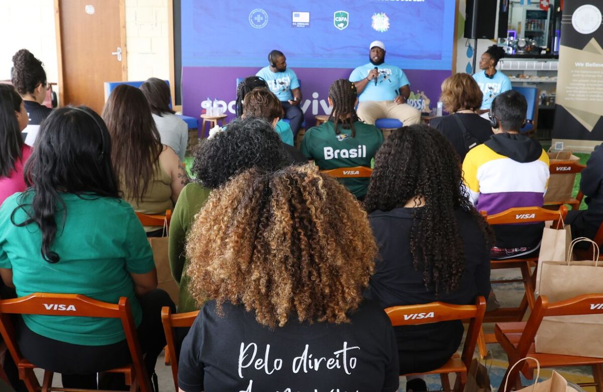 Evento em SP busca popularizar flag football entre as mulheres