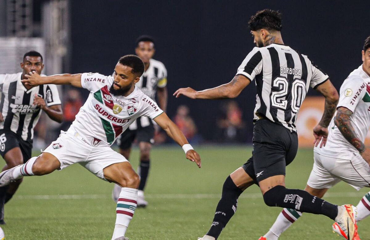 Fluminense e Botafogo fazem clássico de opostos no Brasileiro