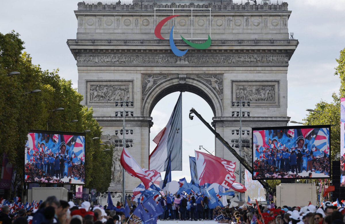 França se despede dos Jogos com desfile na Champs-Élysées - 14/09/2024 - Esporte