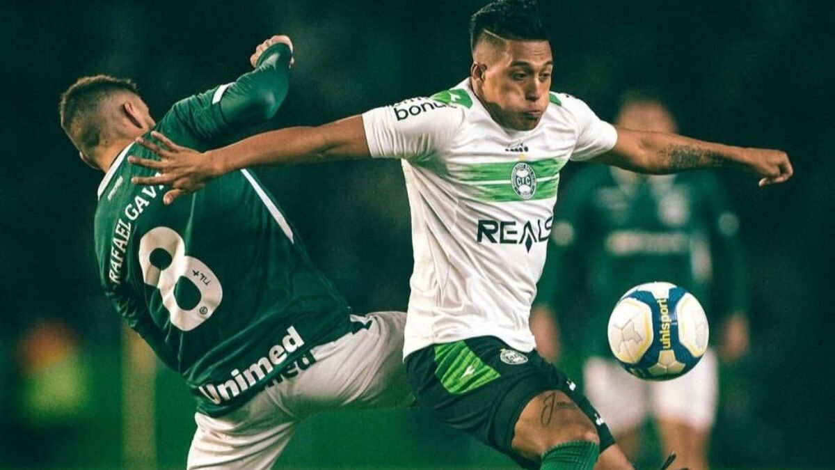 Goiás tem gol anulado no fim e fica no empata com o Coritiba