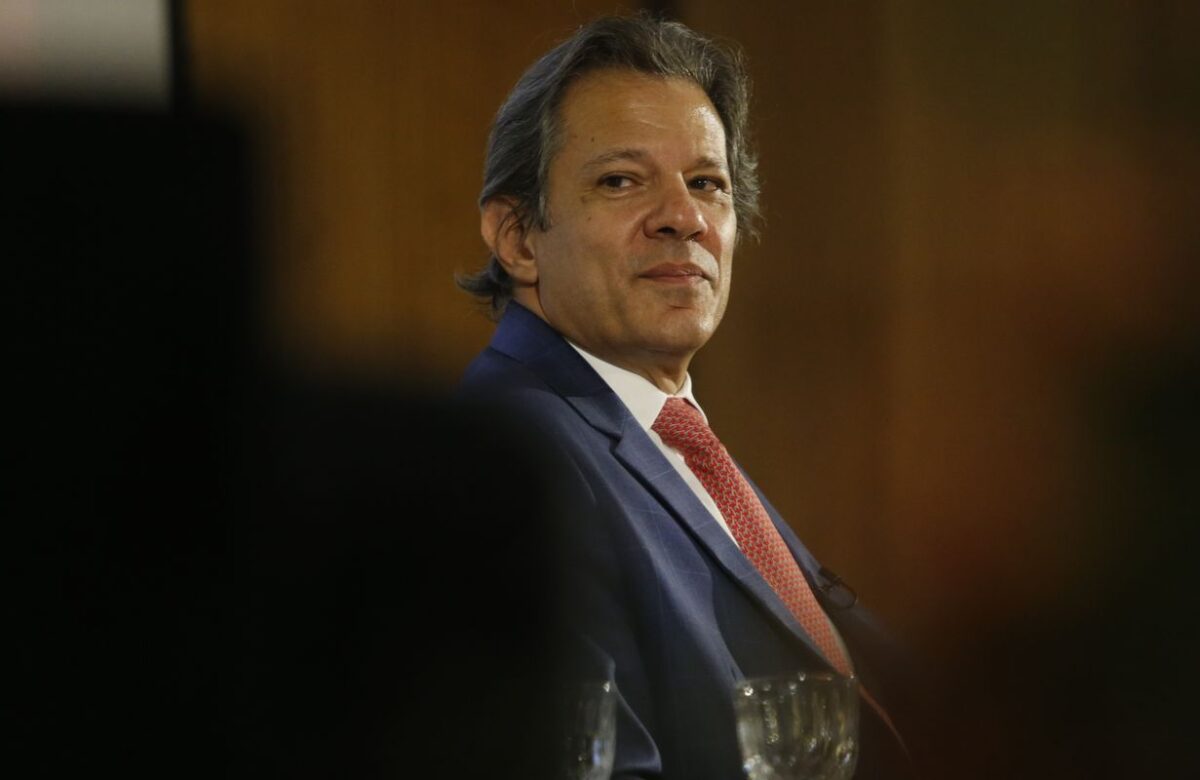 Em Nova York, Haddad diz que despesas estão dentro do arcabouço