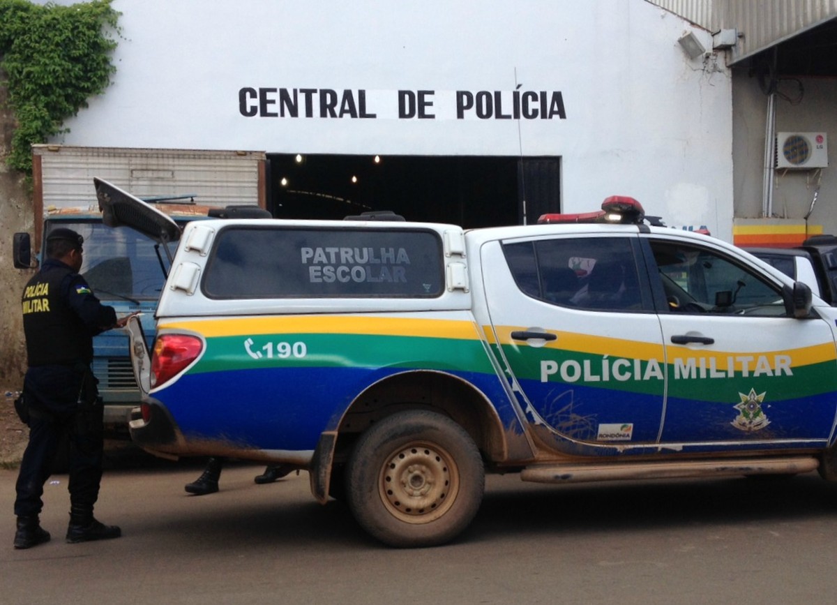 Homem persegue esposa com facão após vítima voltar de festa familiar em RO | Rondônia