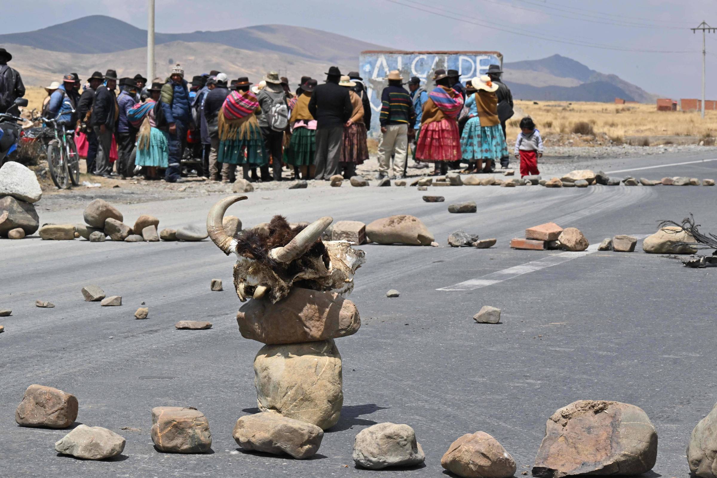 Indígenas pró-Evo bloqueiam estradas na Bolívia – 16/09/2024 – Mundo