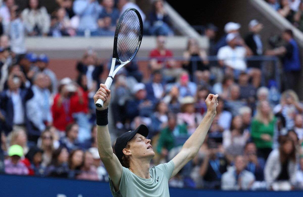 Jannik Sinner comemora ponto durante a final do US Open 2024, contra o americano Taylor Fritz