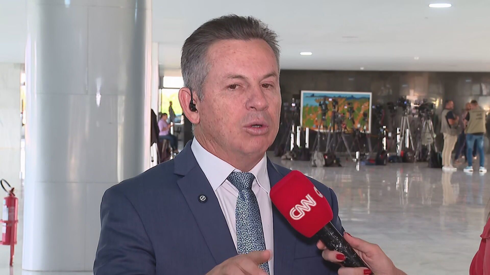 Lei ambiental brasileira é frouxa, diz governador do MT à CNN