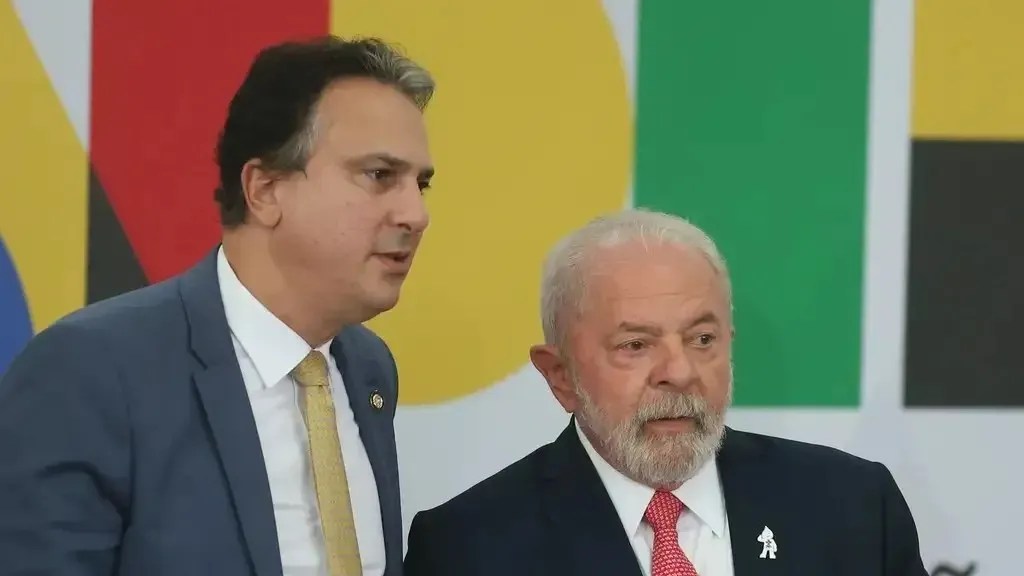 Lula cobra Camilo sobre construção de institutos federais: “Nós temos que fazer acontecer“