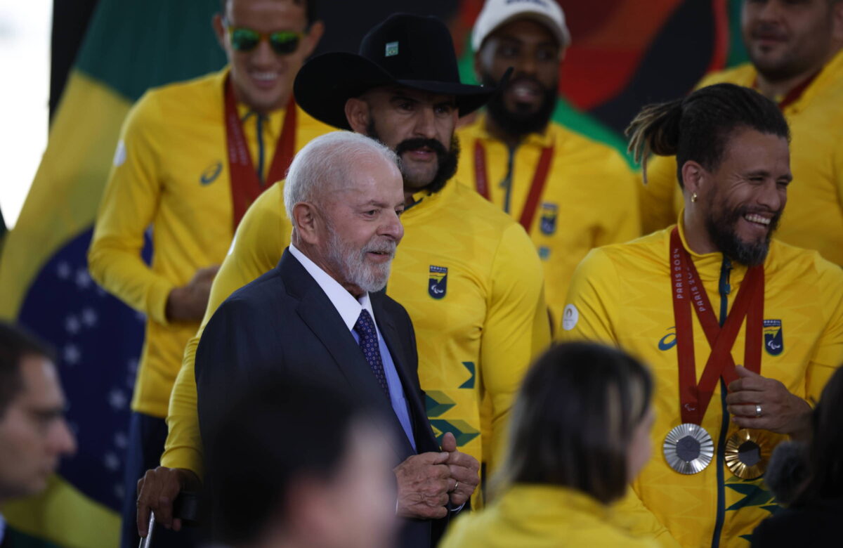 Lula recebe medalhistas dos Jogos Paralímpicos de Paris - 17/09/2024 - Esporte