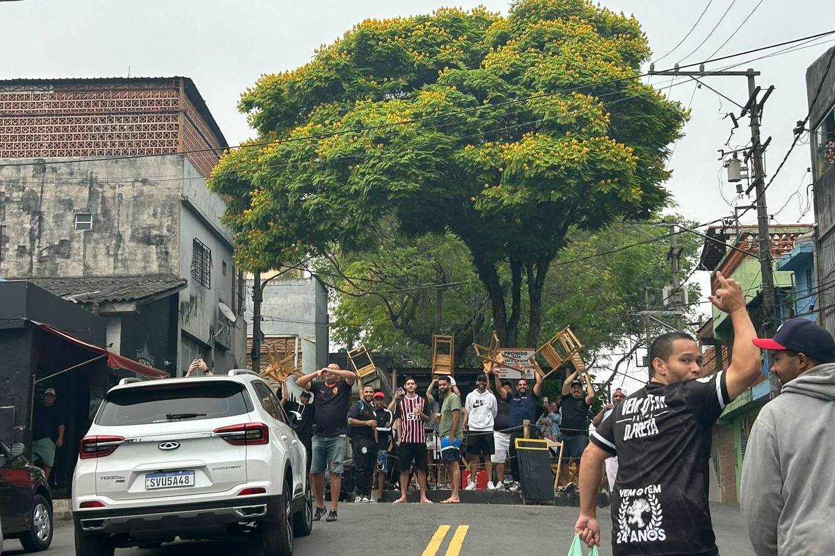 Marçal enfrenta protesto com cadeiras durante carreata – 29/09/2024 – Poder