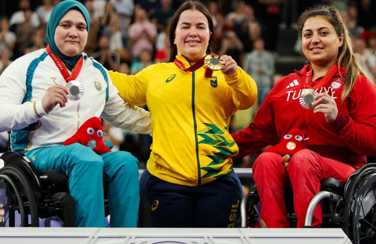 Mariana D’Andrea bate recorde e fica com ouro no halterofilismo