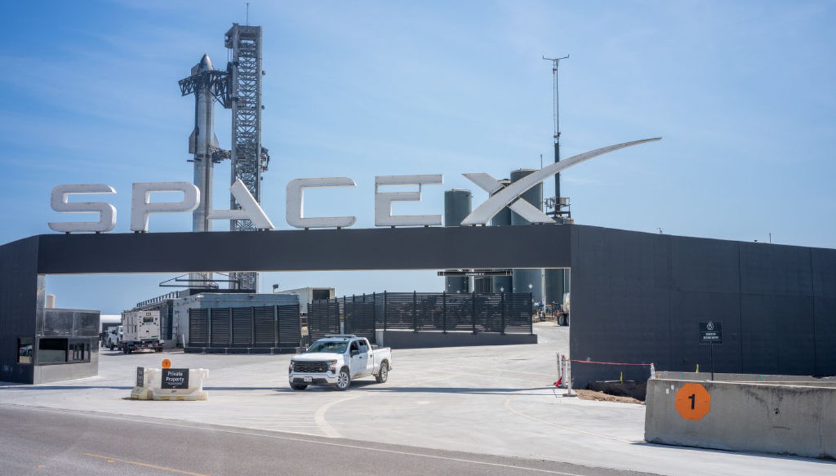 Musk manda SpaceX retirar funcionários do Brasil em meio a embates com STF