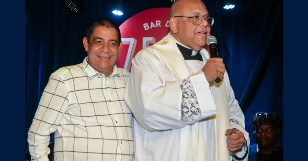 O inusitado ritual de Zeca Pagodinho na inauguraçã...