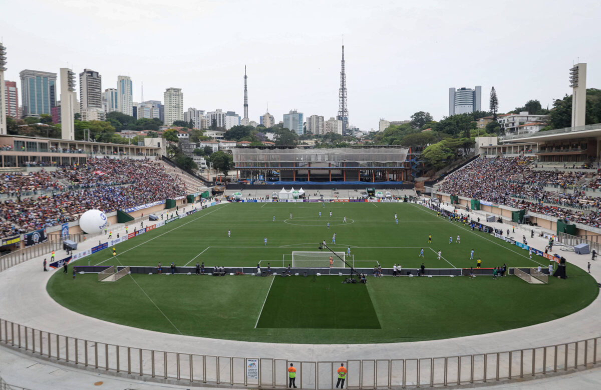 Pacaembu tem volta do futebol com gramado tapete e obras – 21/09/2024 – Cotidiano