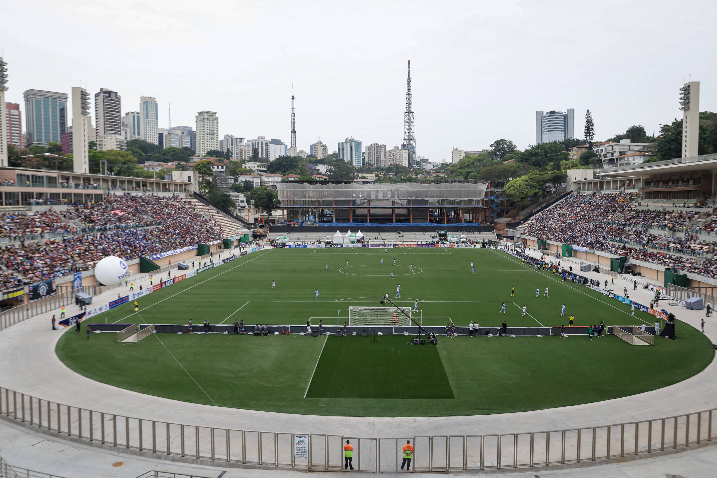 Pacaembu tem volta do futebol com gramado tapete e obras – 21/09/2024 – Cotidiano