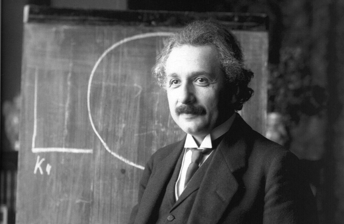 O físico Albert Einstein durante uma conferência em Viena em 1921