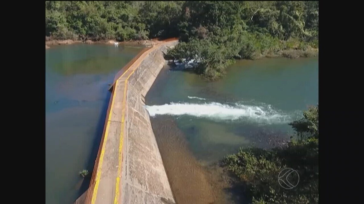 Rompimento de barreira no Rio Araguari causa problemas ambientais em Uberlândia | Triângulo Mineiro