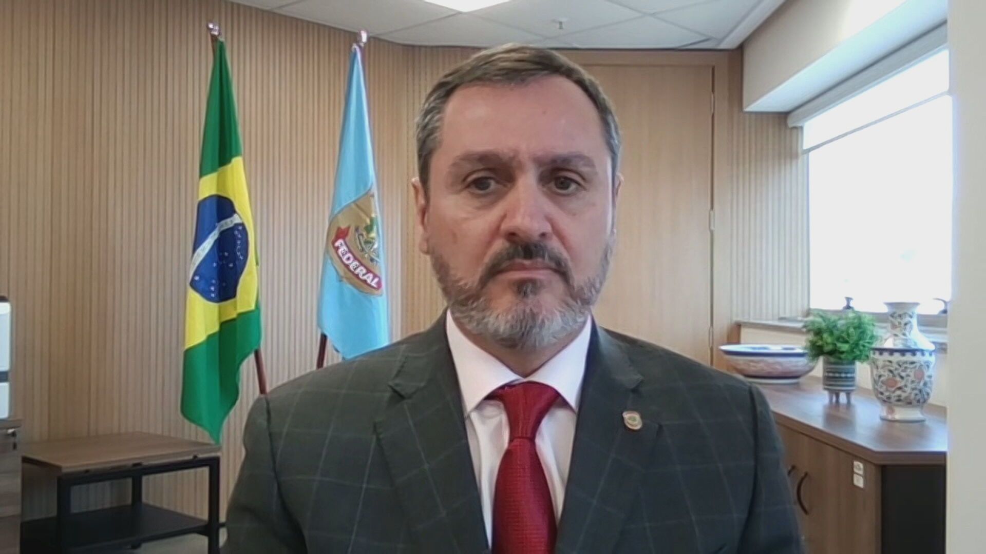 Temos a expectativa desvendar autoria dos incêndios, diz diretor-geral da PF à CNN