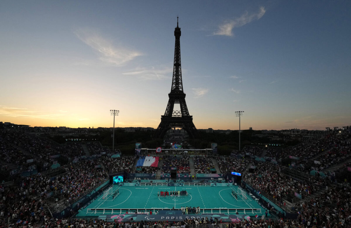 Torre Eiffel volta a ser protagonista dos Jogos - 03/09/2024 - Esporte