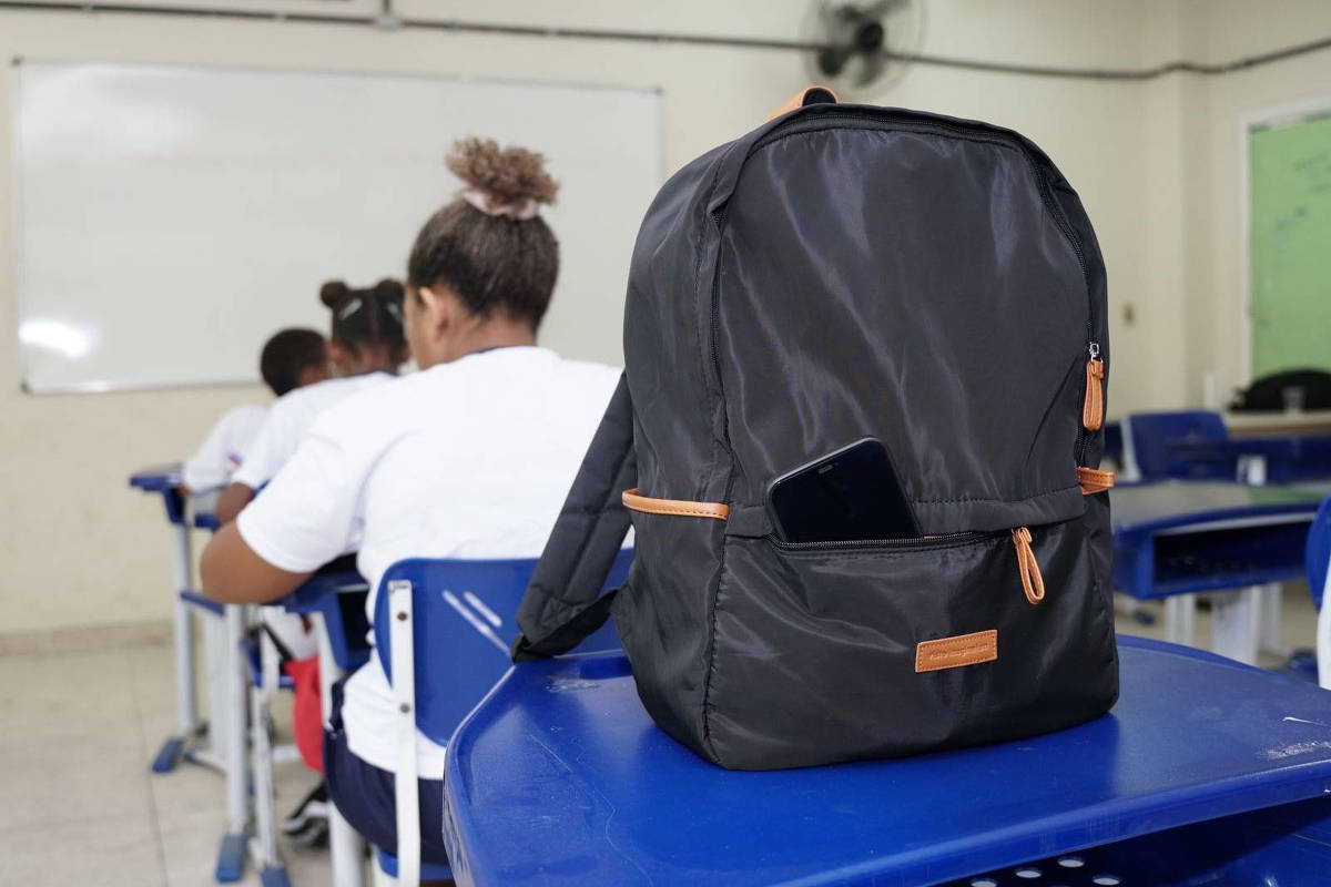 Um quarto dos países do mundo proíbe celular na escola – 20/09/2024 – Educação