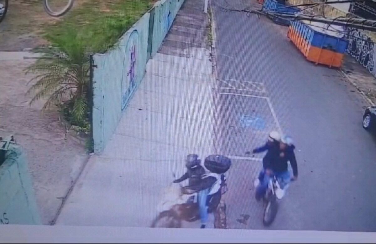 Vídeo: professor é morto a tiros em frente a escola no interior de SP