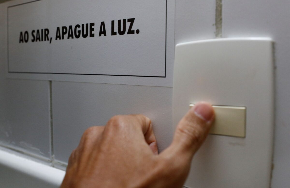 Conta de luz fica mais cara em agosto com bandeira vermelha 2