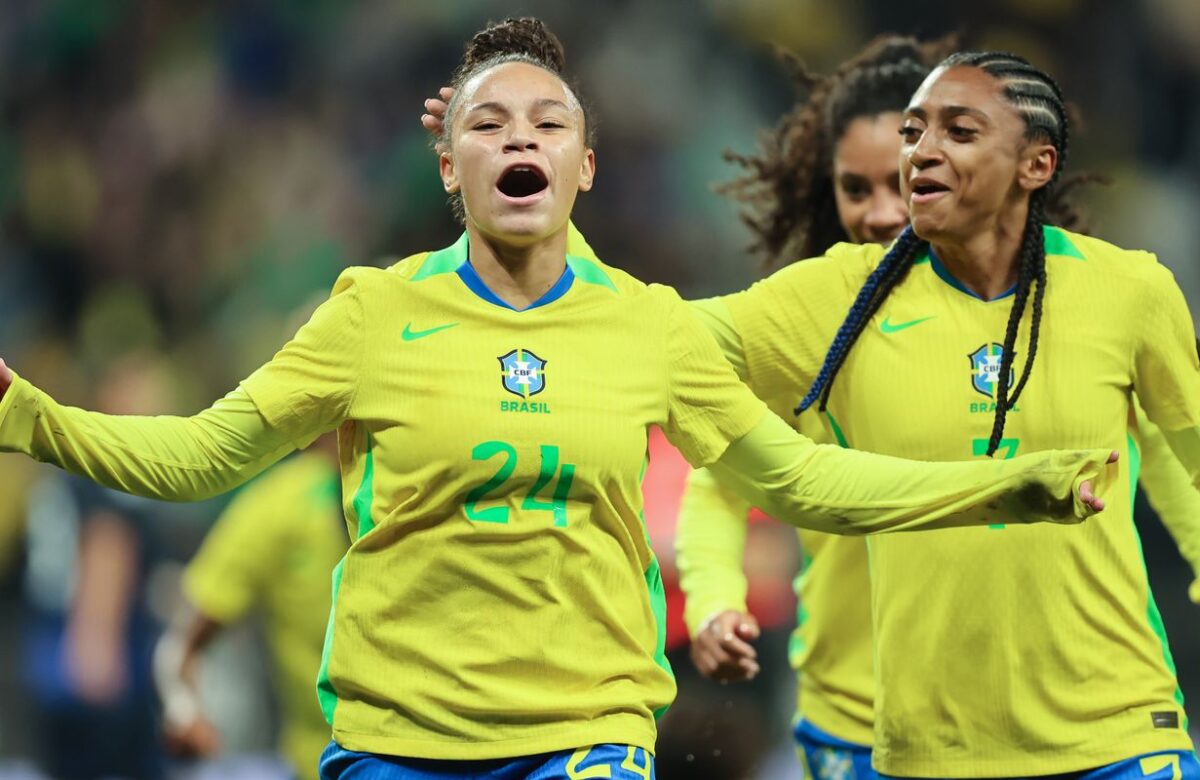 Dudinha brilha e seleção feminina derrota Japão no frio paulistano