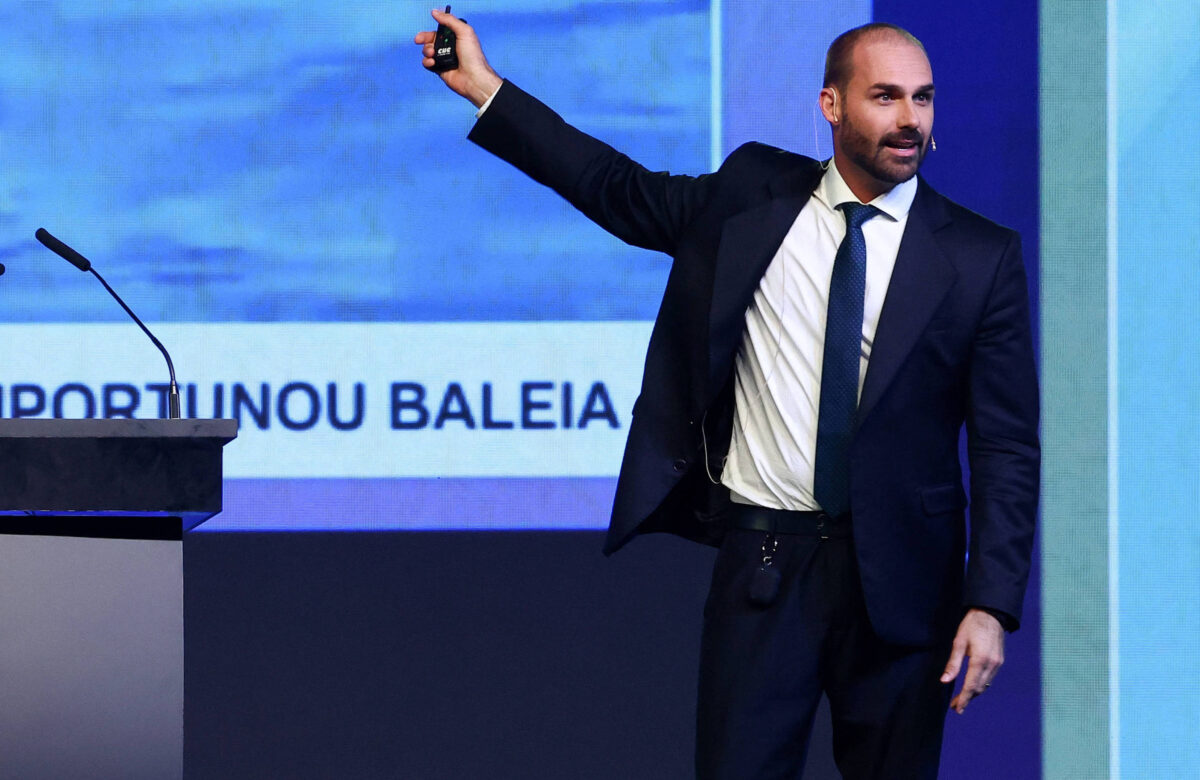 Eduardo Bolsonaro ataca Tarcísio na véspera do tarifaço – 27/07/2025 – Poder