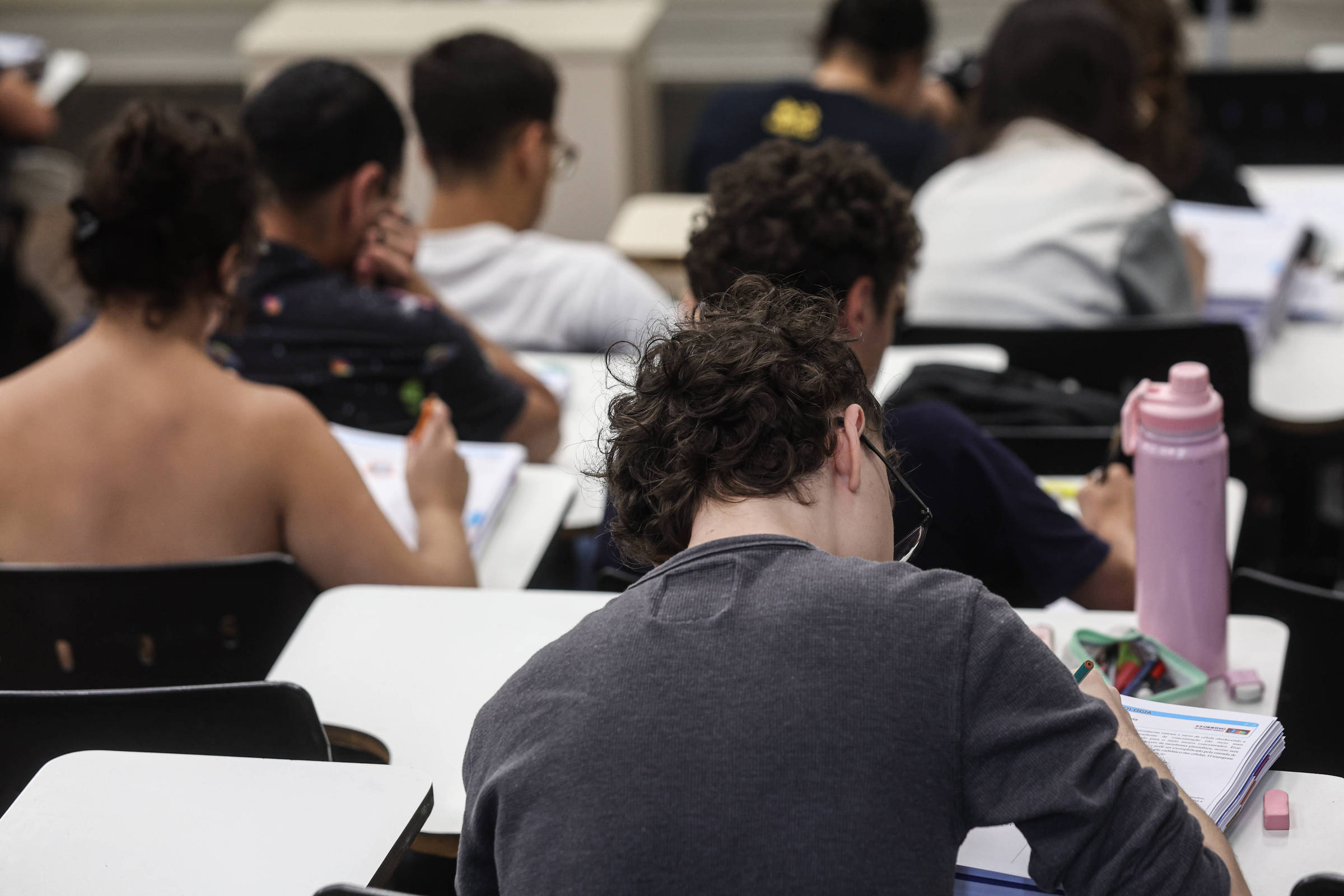 Fies: Cursos grátis ajudam estudantes a organizar finanças – 15/07/2025 – Educação