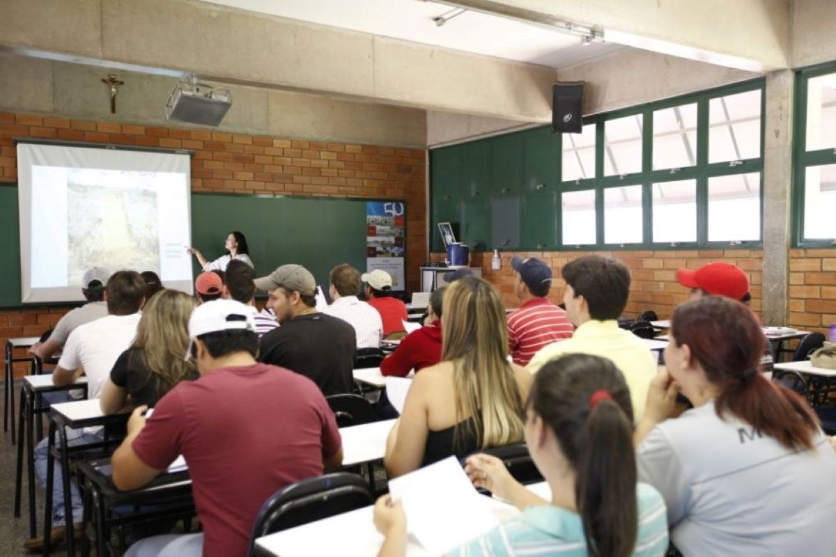 7 em cada 10 que cursaram faculdade no Brasil vieram da rede pública, mostra IBGE | Educação