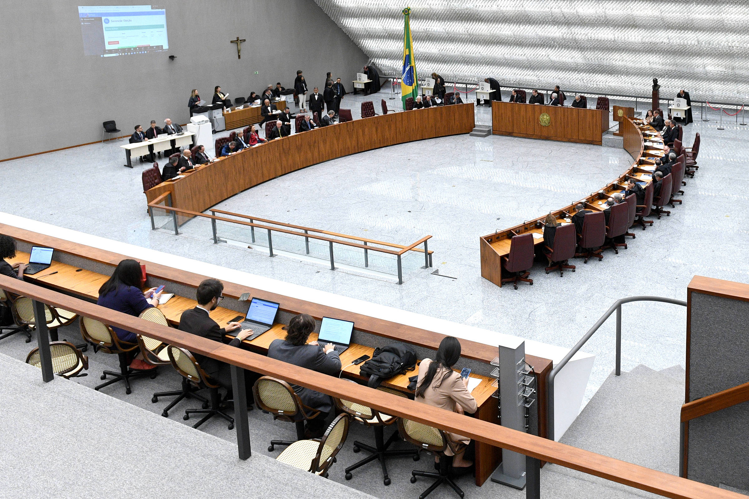 Advocacia de parentes no STJ incomoda integrantes da corte – 21/06/2025 – Poder