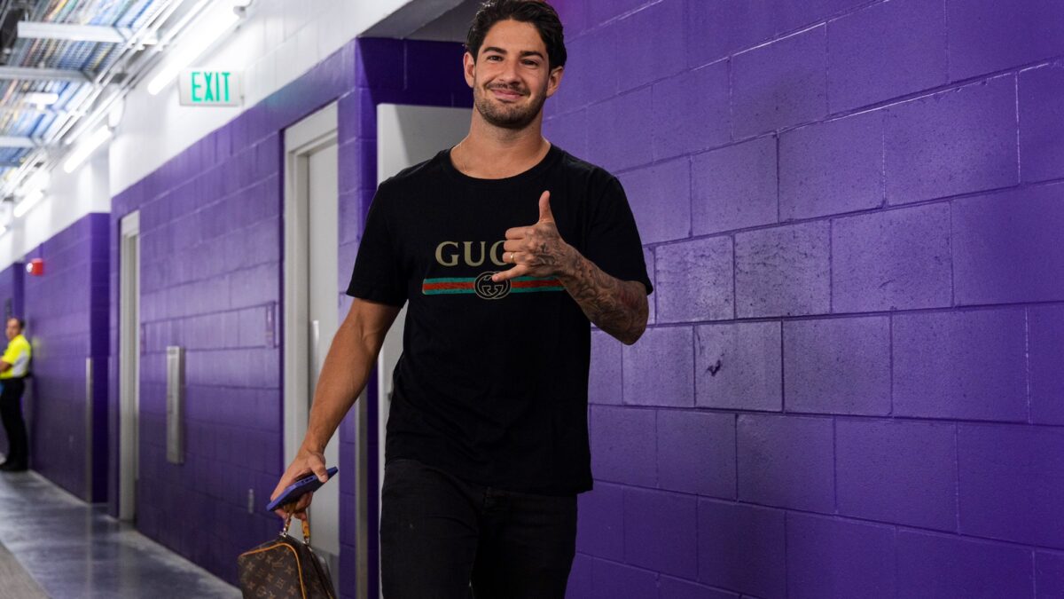 Alexandre Pato procura família de Juliana Marins e se oferece para custear traslado do corpo para o Brasil