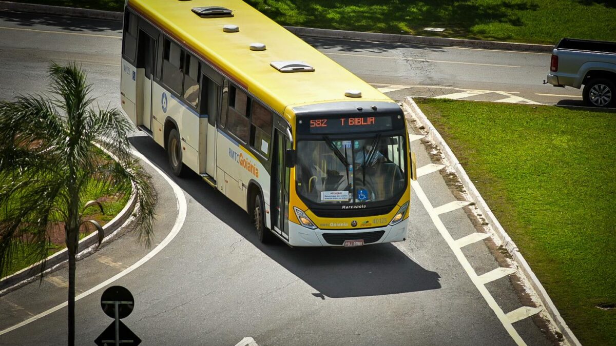 Audiência tenta evitar greve no transporte coletivo de Goiânia
