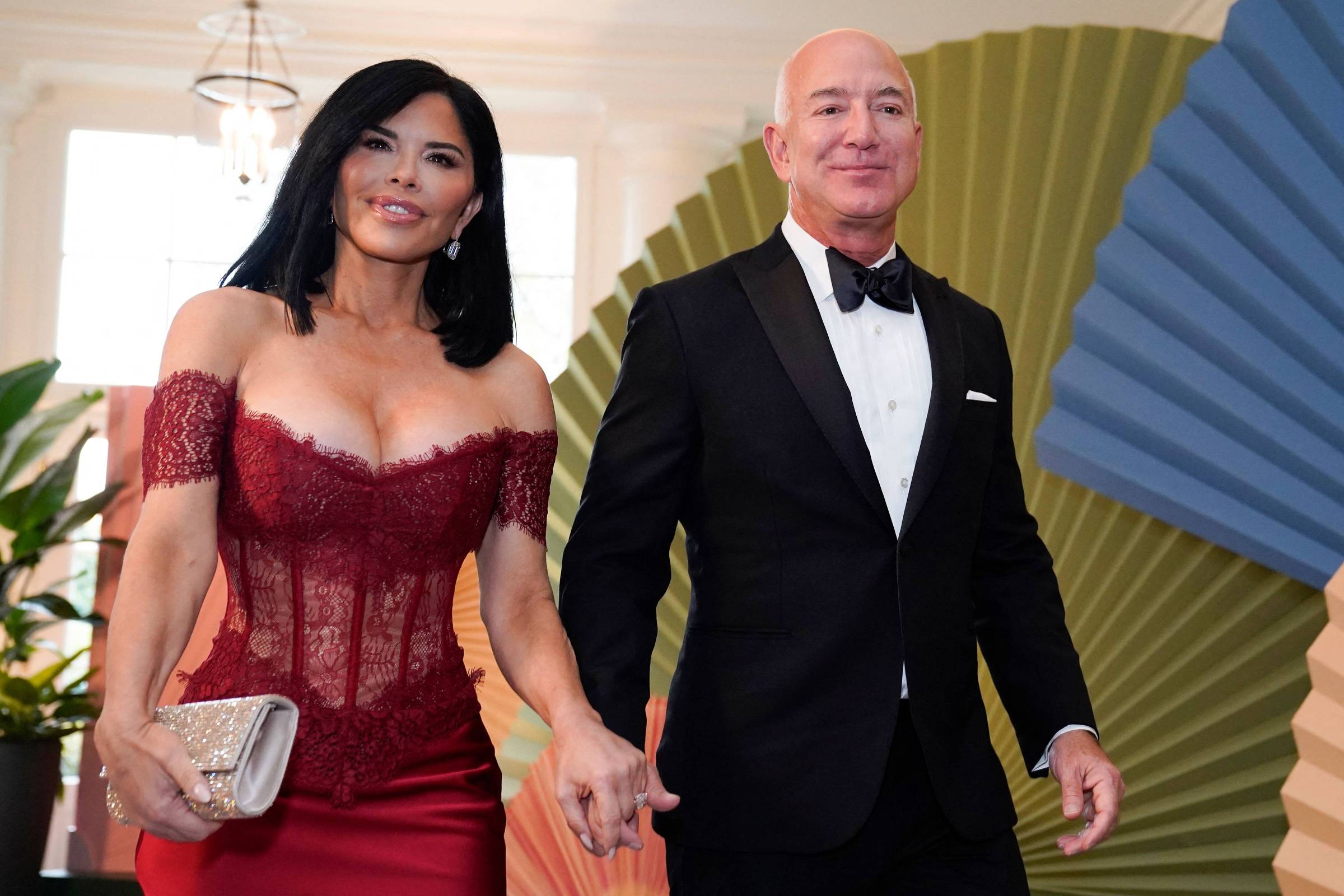 Bezos: Festa de casamento muda de local por segurança – 24/06/2025 – Tec