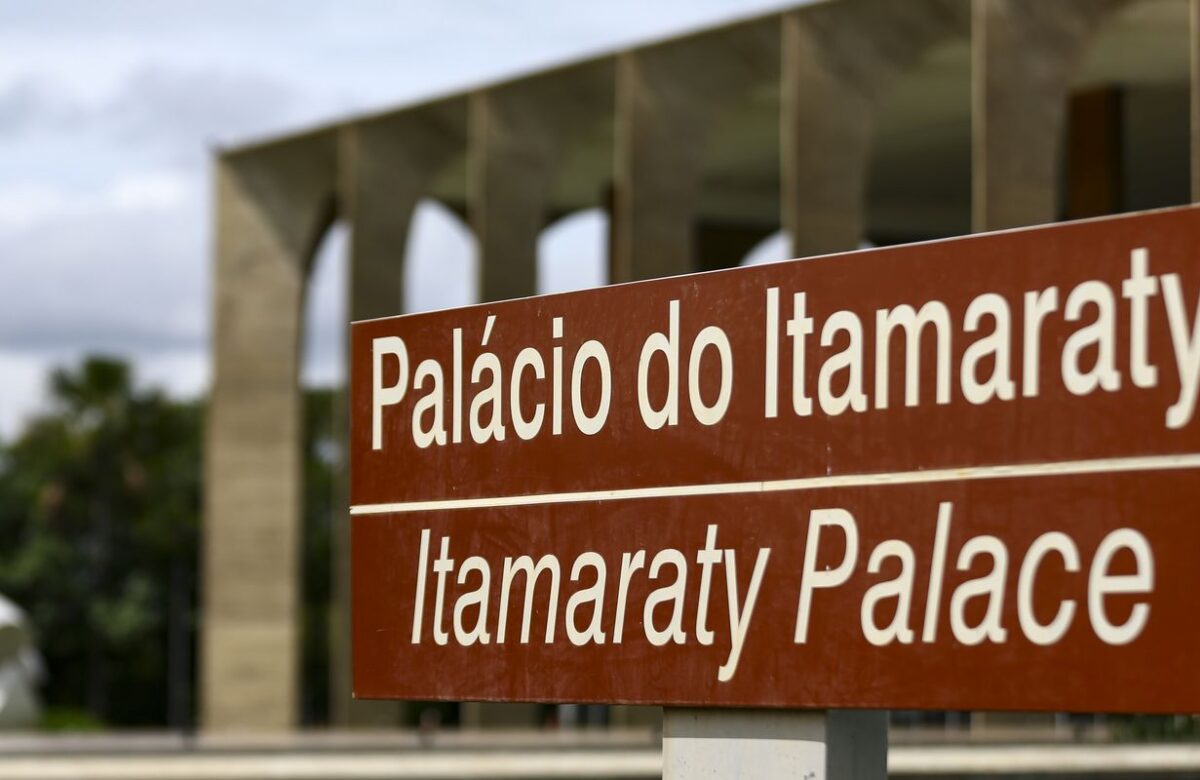 Brasil condena ataques de Israel e dos EUA a instalações no Irã