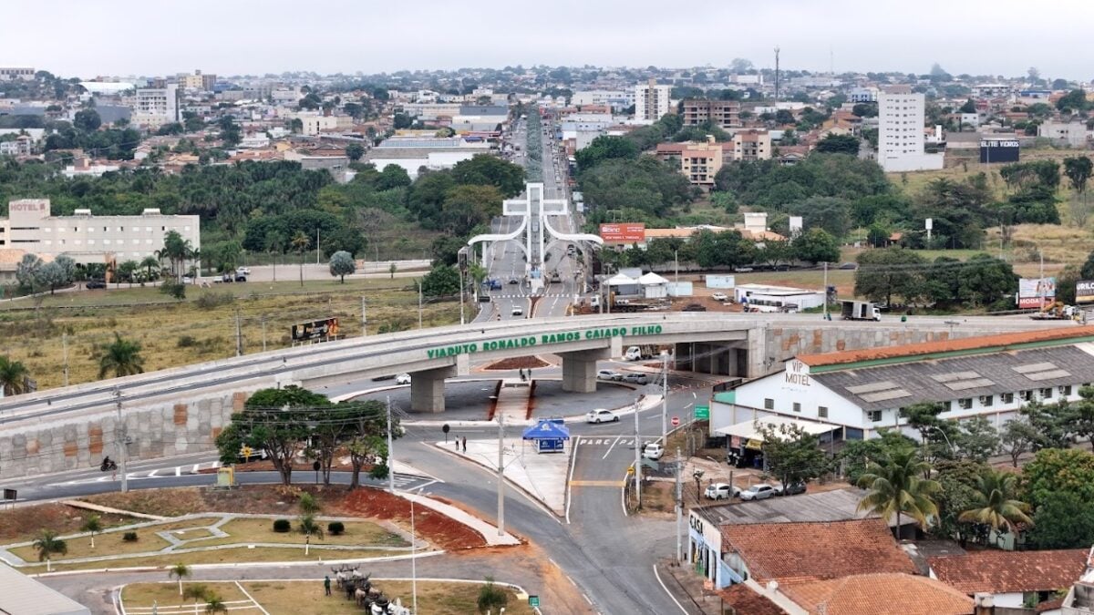 Caiado entrega viaduto e centro de apoio às vésperas da Romaria