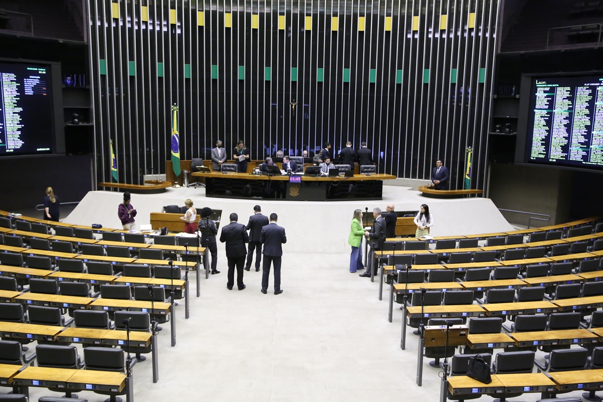Quaest: 85% dos brasileiros desaprovam aumento no número de deputados