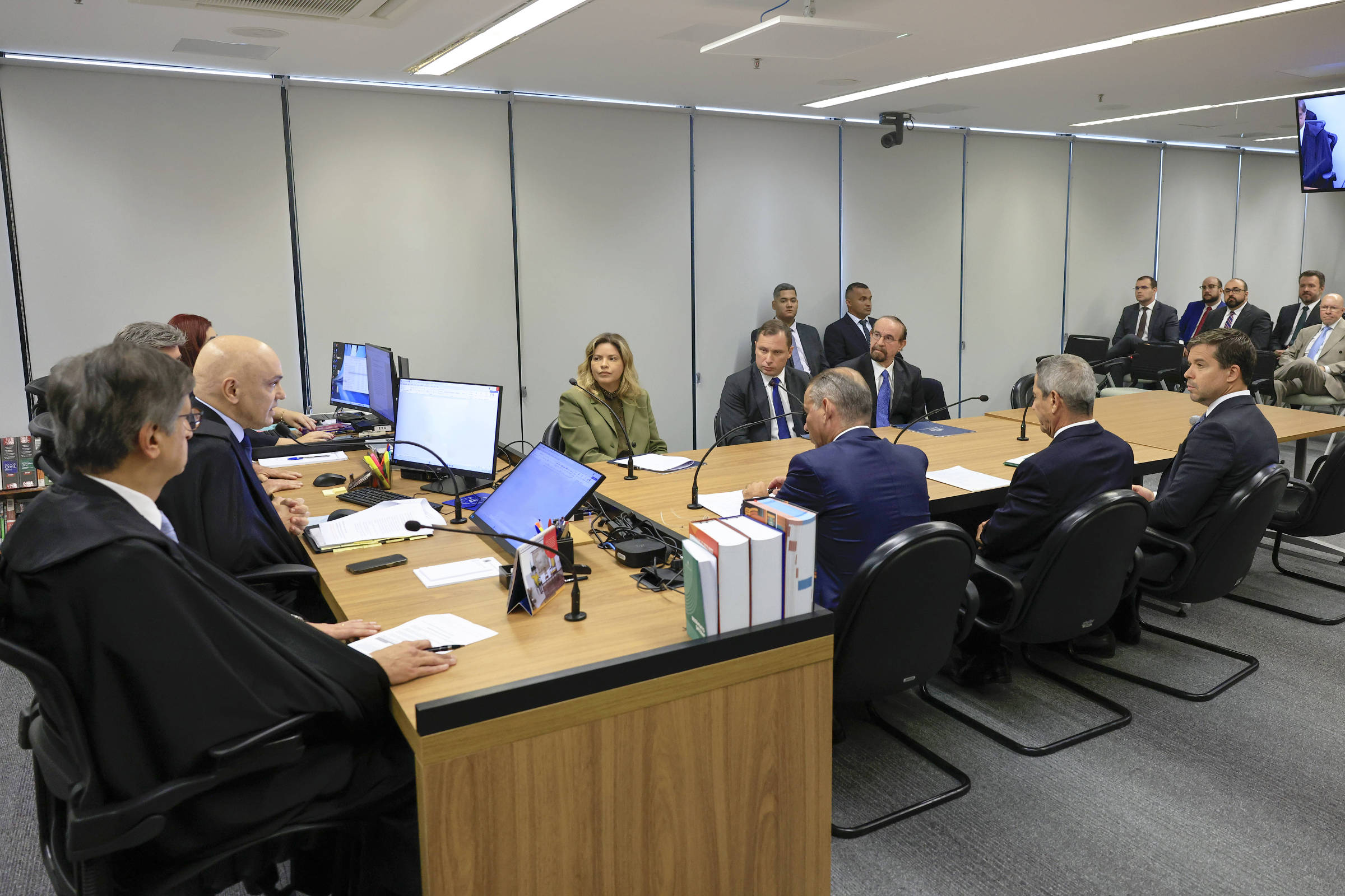 Cid diz que não delatou Braga Netto por estar ‘em choque’ – 24/06/2025 – Poder
