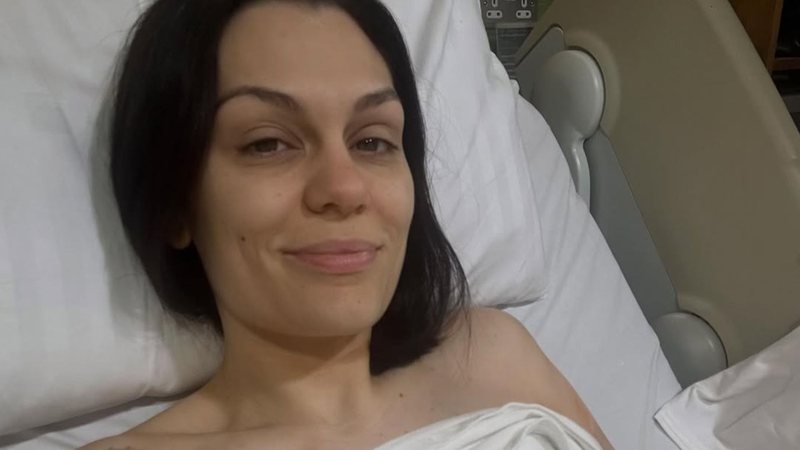 Com câncer de mama, Jessie J fala sobre a cirurgia e revela estado de saúde